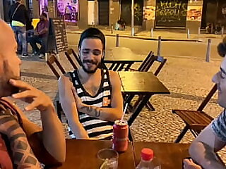 Eu e o meu amigo lembrando da piroca do Guilhermedott  fez a gente sentar de novo