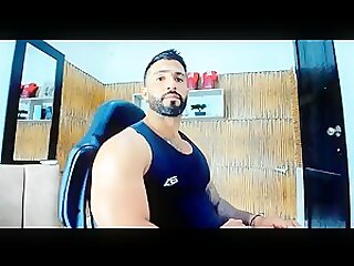 Hot muscle guy on cam