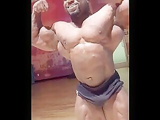 MASSIVE MUSCLE DUDE