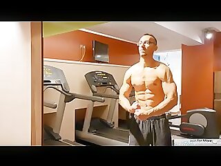 Gym MUSCLE FLEXING
